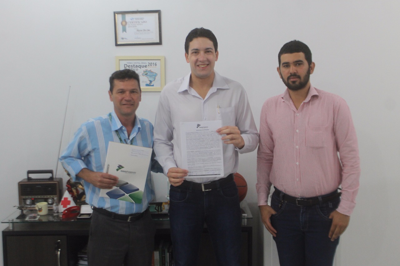 Governo assina convênio com a Goiás Fomento