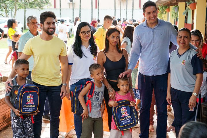 Prefeitura inicia as entregas de Mochilas e Kits Escolares nas Escolas Municipais