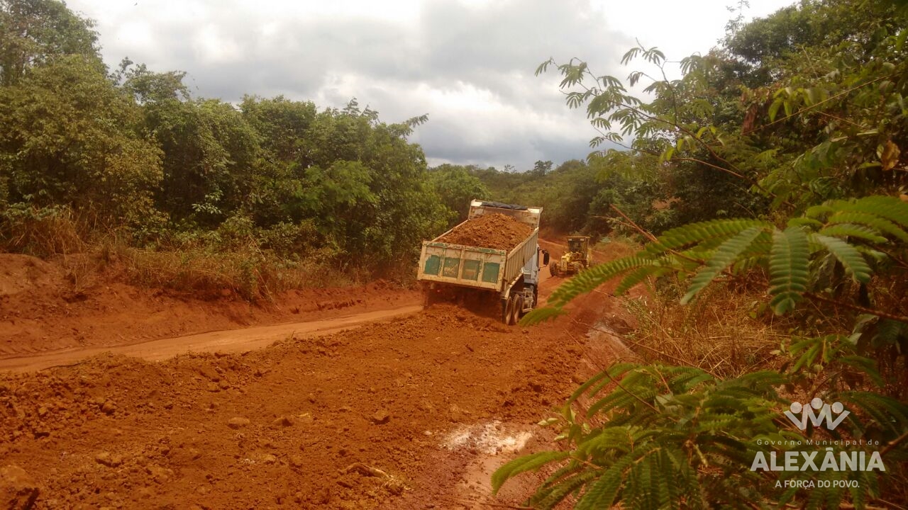 Revitalização das estradas na comunidade Serra do Ouro
