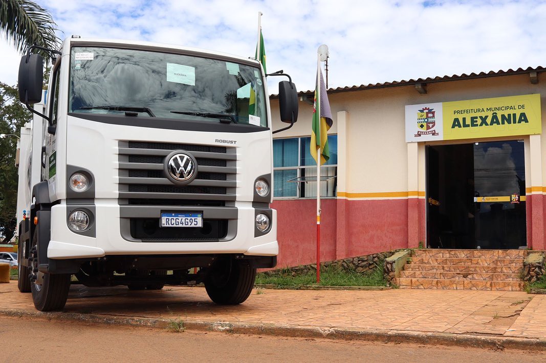 Entrega de 1 (um) caminhão compactador 0km para Alexânia 🚛🚮✅